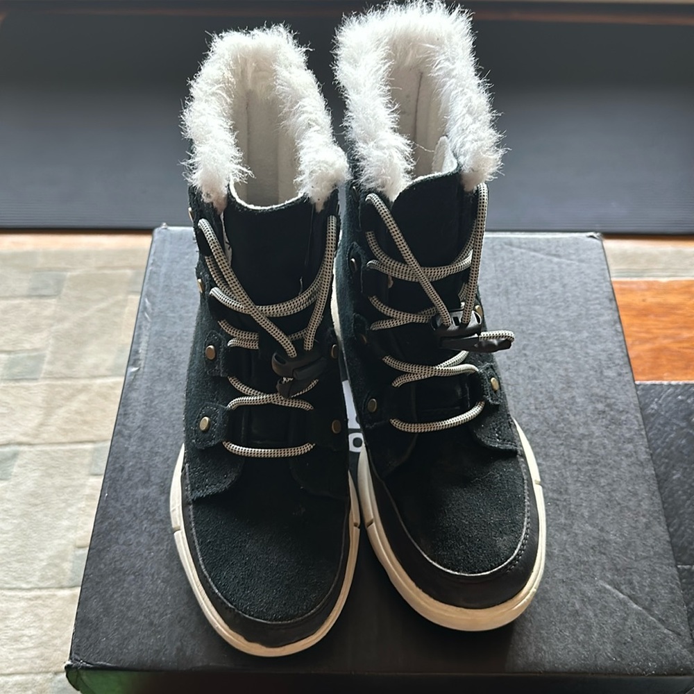 SOREL Big Girl Size 3 winter boots